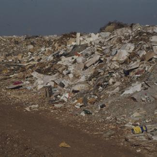 Uzdzž nakupine smeća; grad. dep.