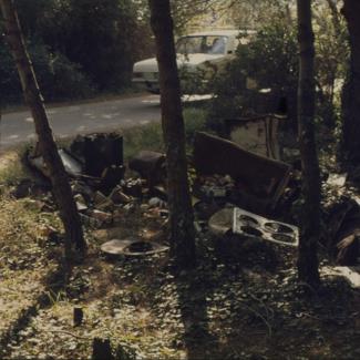 Otpad u šumici desno od puta Nin za Borik odmah iznad kuće