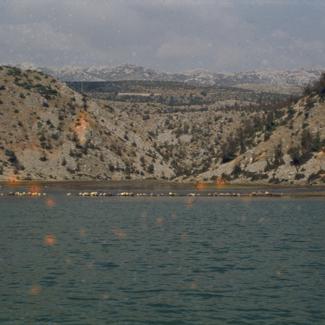 Zrmanja od Obrovca prema Jankovića buku; proboj pogled na Velebit