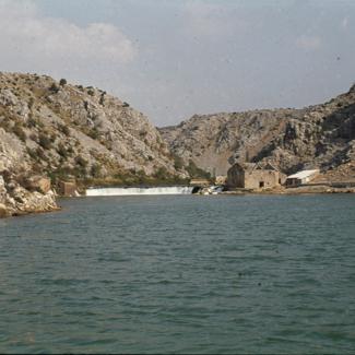 Jankovića buk; na lij. obali pored mlina pumpna stanica za vodovod Obrovac