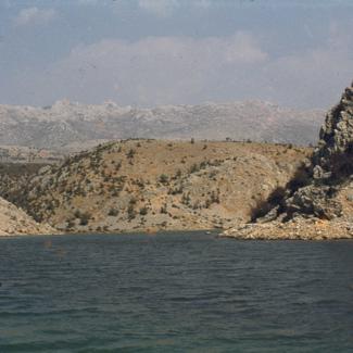 Kanjon Zrmanje; staza uz lij. ob. Pored proboja između Obrovca i Jankovića buka