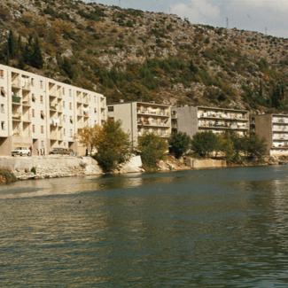 Uz desnu obalu Zrmanje prema Novigr. M.; uzvodno