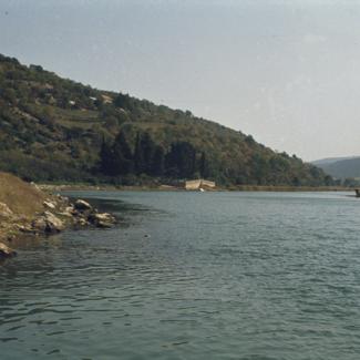 U kanjonu od groblja prema Obrovcu