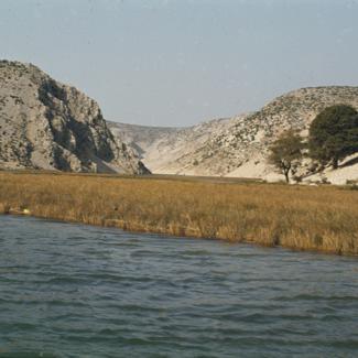 Kanjon; pored plovnog nataloženo pijesak o pašnjak