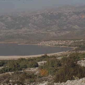 Pogled sa ceste na uvalu Rovanjske