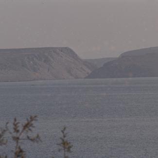 Sa ceste iz Rijeke prema Zadru pogled na ulaz u Masliničko Ždrilo