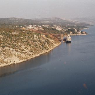 Pogled sa lijeve obale pored mosta na Maslinicu