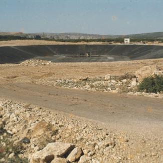 Dnevni bazen zapadno od tvorničkih postrojenja