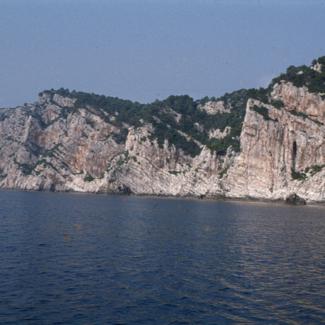 Klifovi; s vanjske jugo-zap. strane otoka
