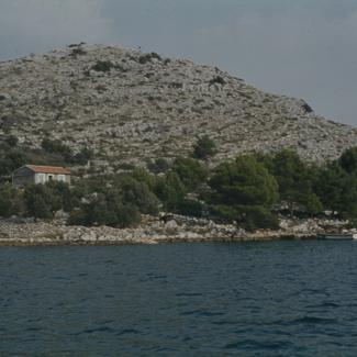 Uvala Kruševics - divlja izgradnja jedne kuće