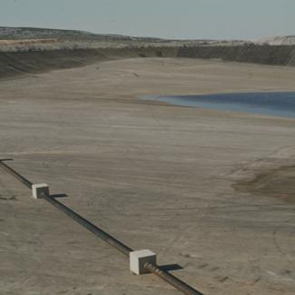 Zapadna taložnica za lužine pogled prema zap.; odvodna cijev