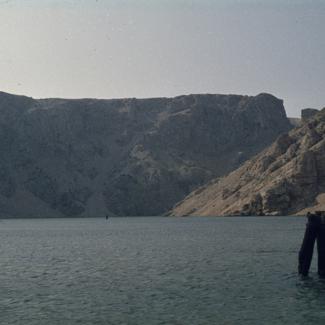 Kanjon Zrmanje u vožnji uzvodno crni signal s lijeve obale Zrmanje