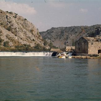 Jankovića buk, napušteni mlin s lijeve obale