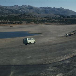 Istočnio bazen podno Velebita pogled s juž dijela pregradnog zida