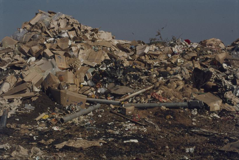 Grad. dep.; hrpa visoka lijevo ispred limeni otpad - cijevi