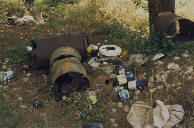 Željezo i lim na hrpi pored bora prema Bokanjcu; raskrižje Zadar Nin-Borik Bokanjac
