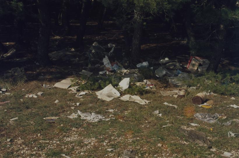 Smeće u šumici uz put od Nina prema Boriku