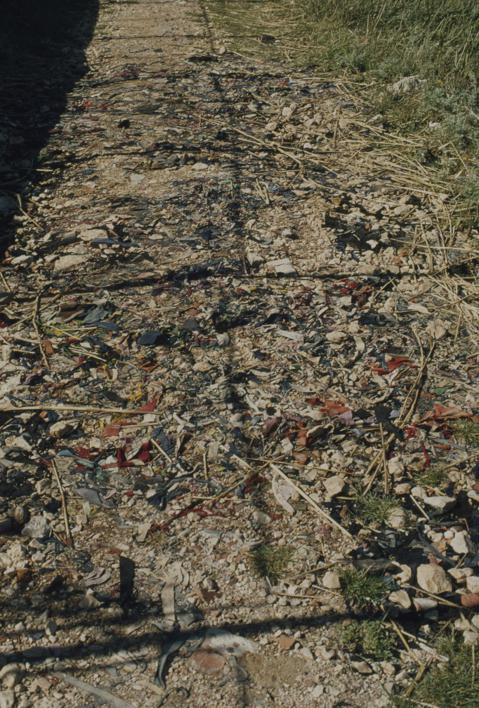 Otpad trikotaže po putu ispred tvornice 