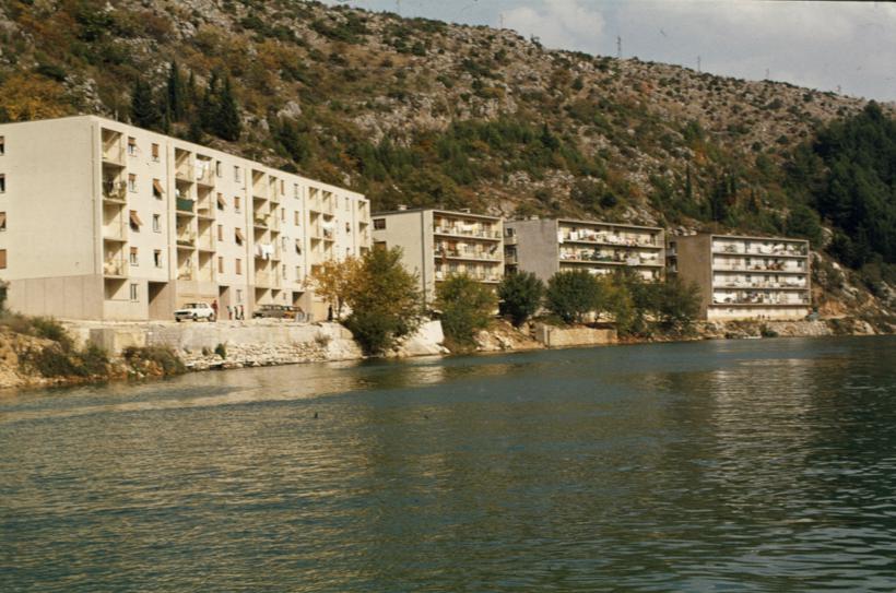 Uz desnu obalu Zrmanje prema Novigr. M.; uzvodno