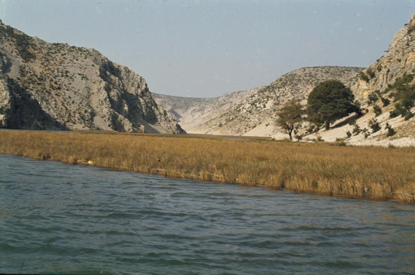 Kanjon; pored plovnog nataloženo pijesak o pašnjak