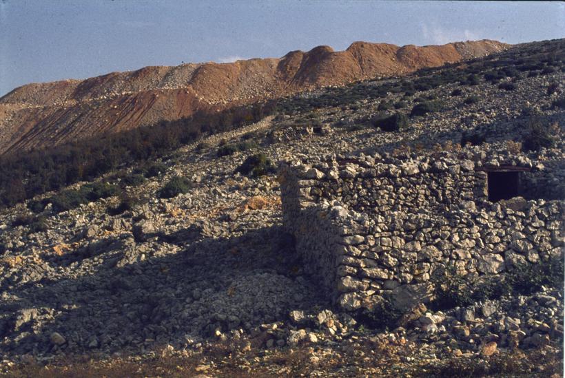 Rovanjska površni kop iznad naselja