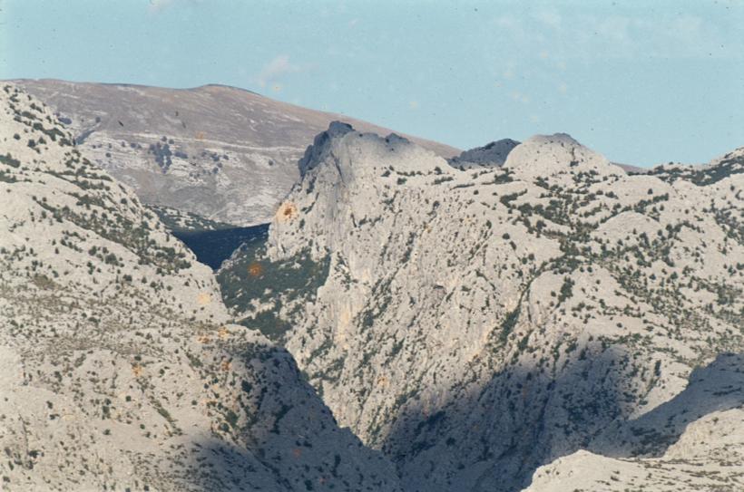 Pogled s mora na vrhove Velike Paklenice