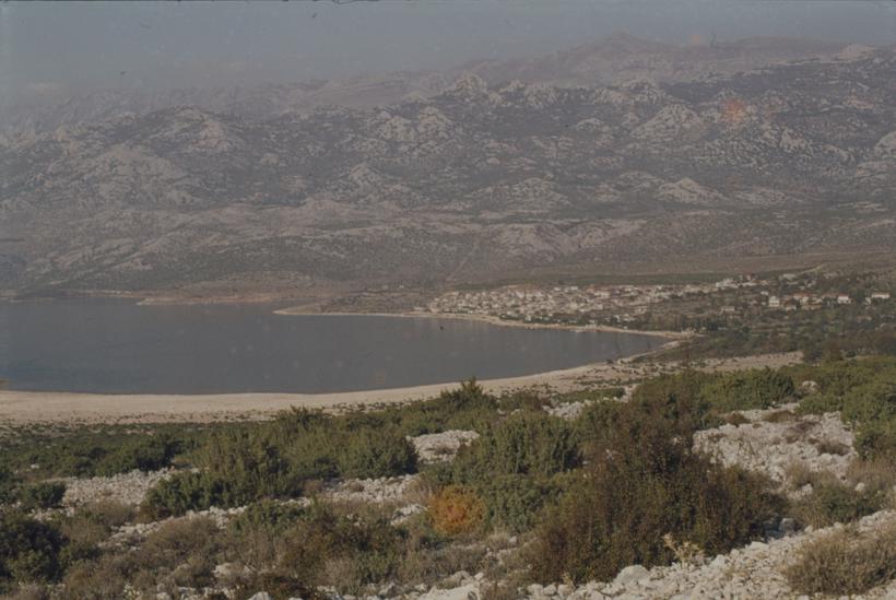 Pogled sa ceste na uvalu Rovanjske