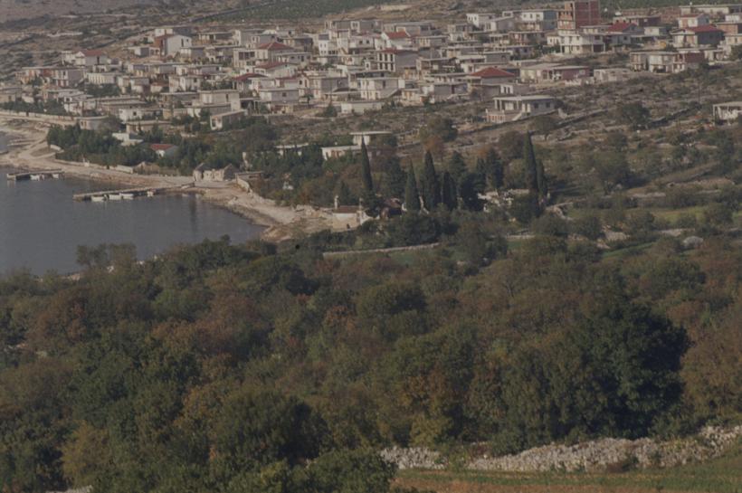 Novi dio grad betona u podvelebitskom ambijentu