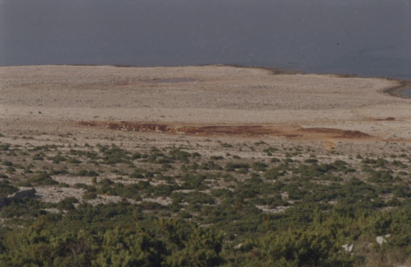 Jama površinskog kopa na prijelazu makoje i krša