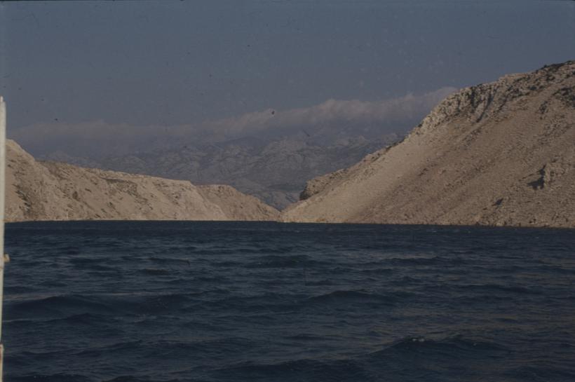 Masliničkoo Ždrilo prema izlazu u Podvelebitski kanal