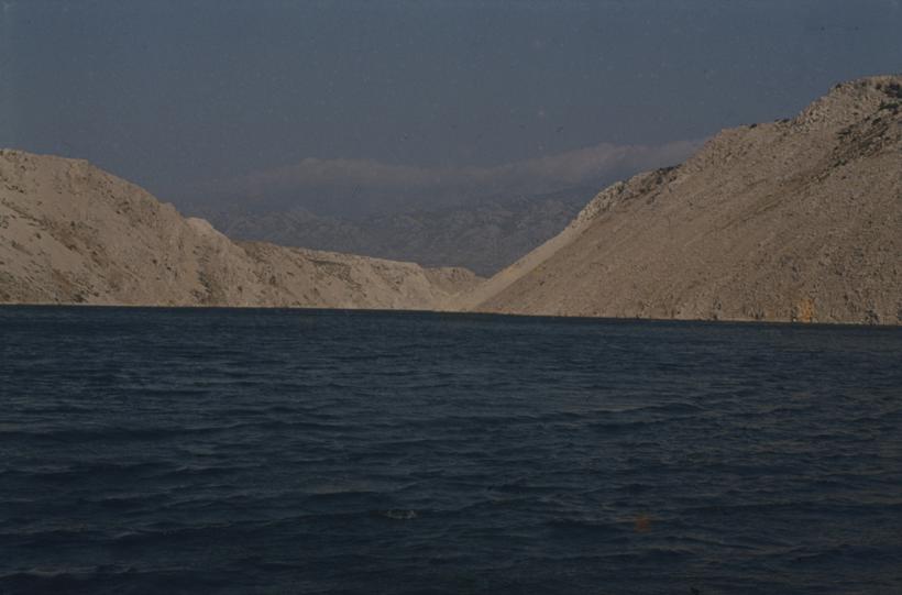 Iz Masliničkog Ždrila pogled na Velebit