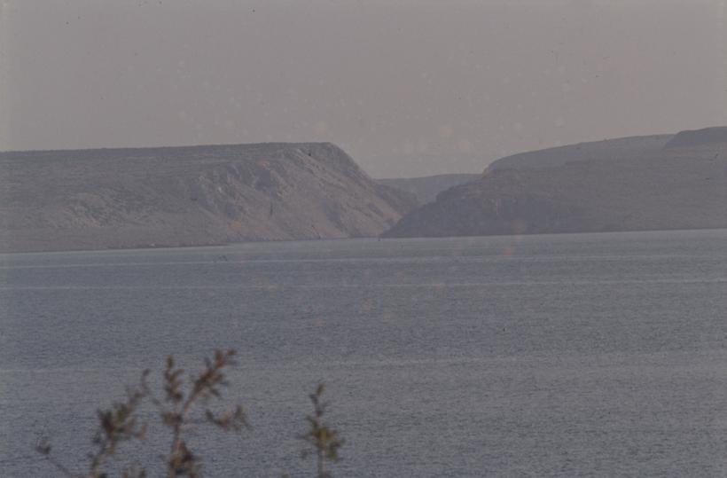 Sa ceste iz Rijeke prema Zadru pogled na ulaz u Masliničko Ždrilo