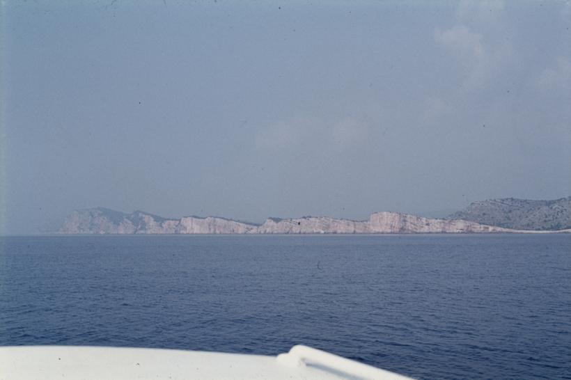 Pogled s pučine na klifove