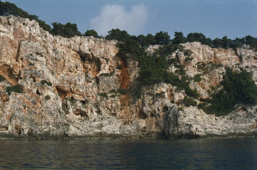 Klifovi; vanjsa strana južnog dijela otoka