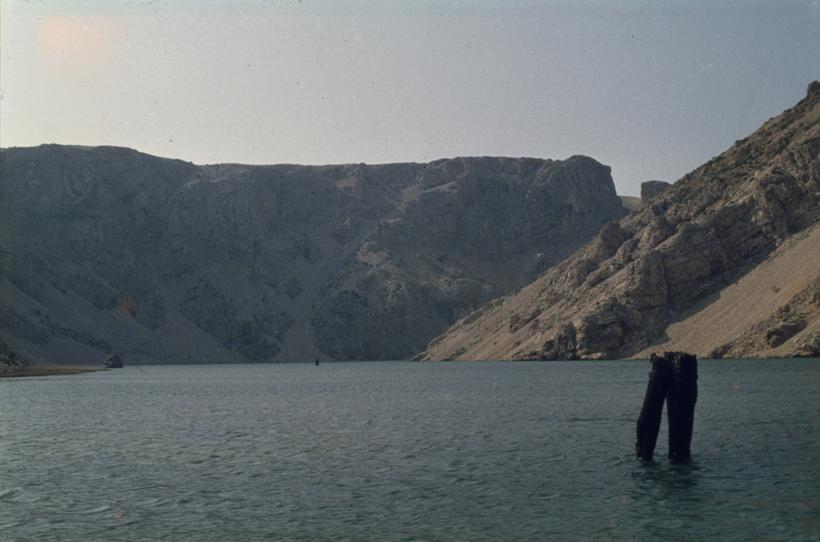 Kanjon Zrmanje u vožnji uzvodno crni signal s lijeve obale Zrmanje