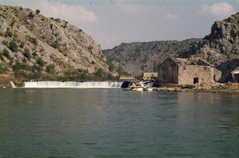 Jankovića buk, napušteni mlin s lijeve obale