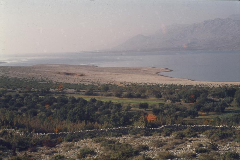 Jama u kršu - ostatak pokušaja površinskog kopa