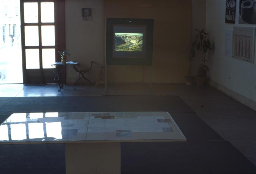 Pano - pesticidi i ekran lijevo u prostoru