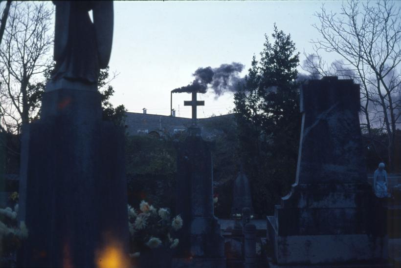 Dimnjak Kožare snimljeno sa groblja
