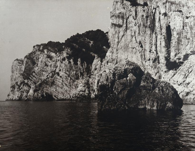 Klifovi vanjska strana jugo.zap. Dijela Dugog otoka - hrid