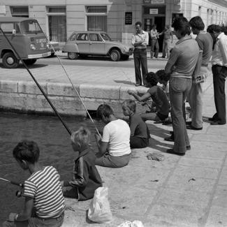 Ribiči ispred ispusta fekalnih voda kod M. Oreškovića - kod mosta