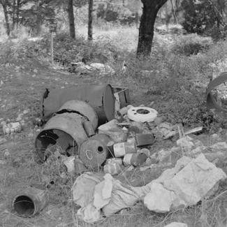 Smeće u hrpama - raskrižje Nin-Borik-Bokanjac; bačve na okupu