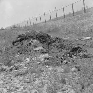 Deponij smeća uz sj. zid rezervoara z a vodu