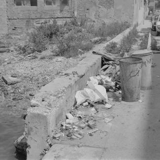 Otpaci u kantama, Koruška ulica