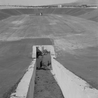 Dnevni bazen - u 1. planu dovodni kanal