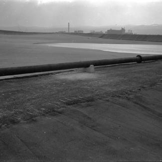 Manja taložnica u pozadini Glinica