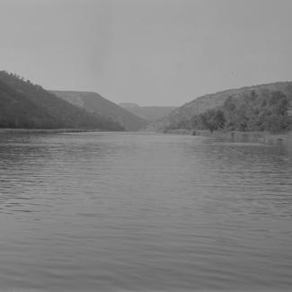 Kanjon Zrmanje - pogled iz Obrovca - u pozadini ostatak površinskog kopa