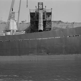 Ruski brod čeka na utovar u luci