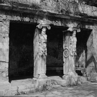 Dječji park; išarane rimske skulpture