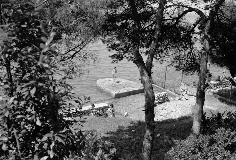 Šaht ispred Doma zdravlja pored plaže